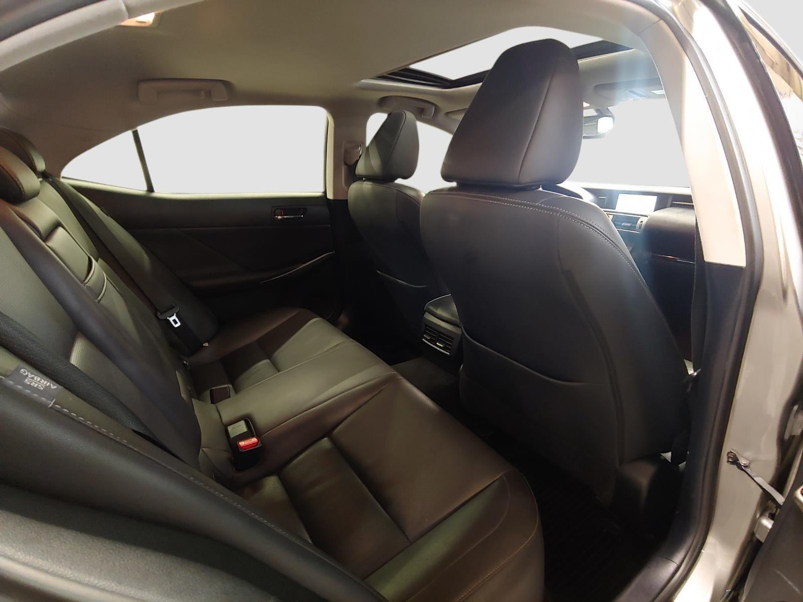 2016 Lexus IS 300 4dr Sdn AWD