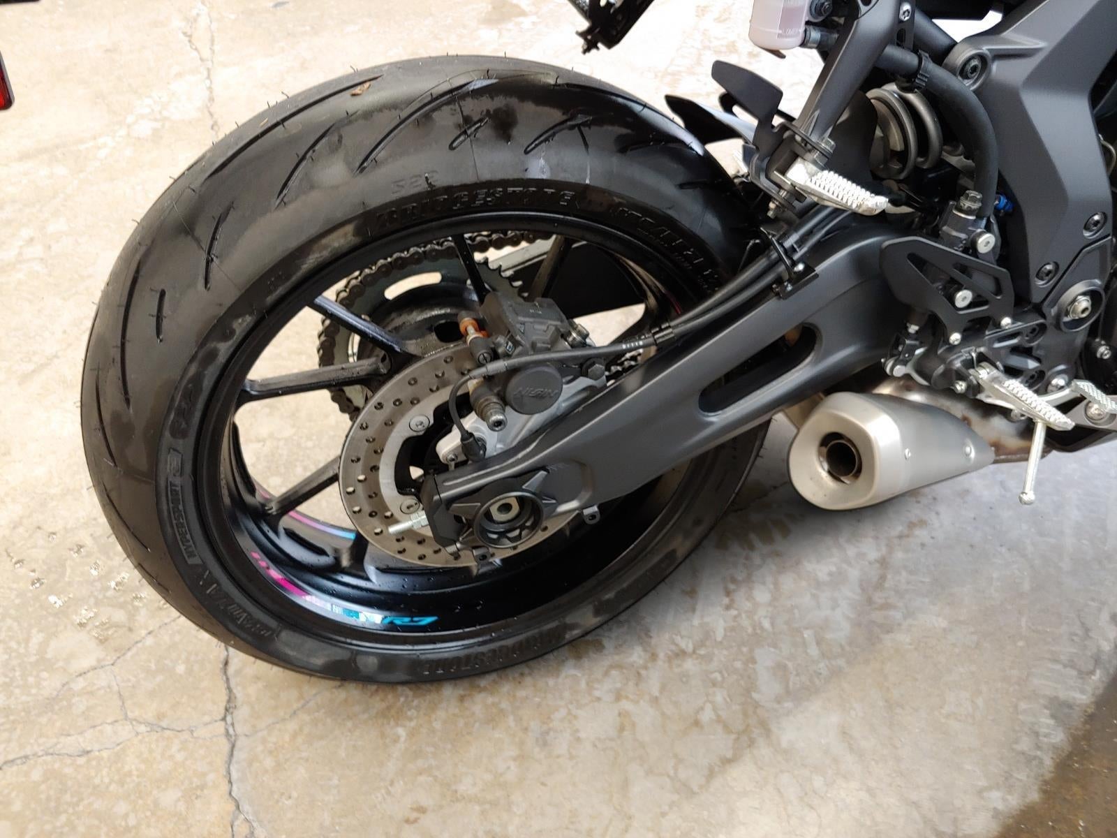 2024 YAMAHA YZFR7 Base