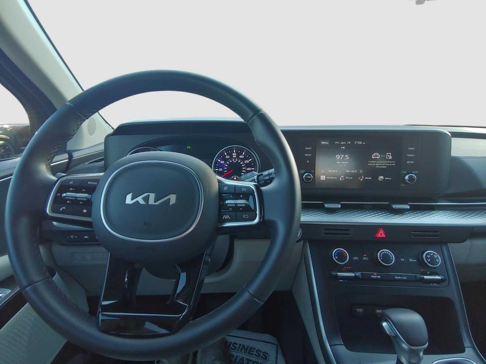 2024 Kia Carnival LX