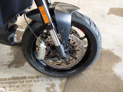 2022 DUCATI MONSTER Base