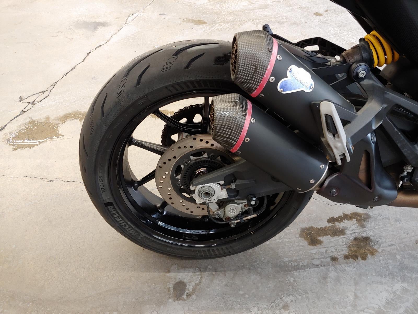 2022 DUCATI MONSTER Base