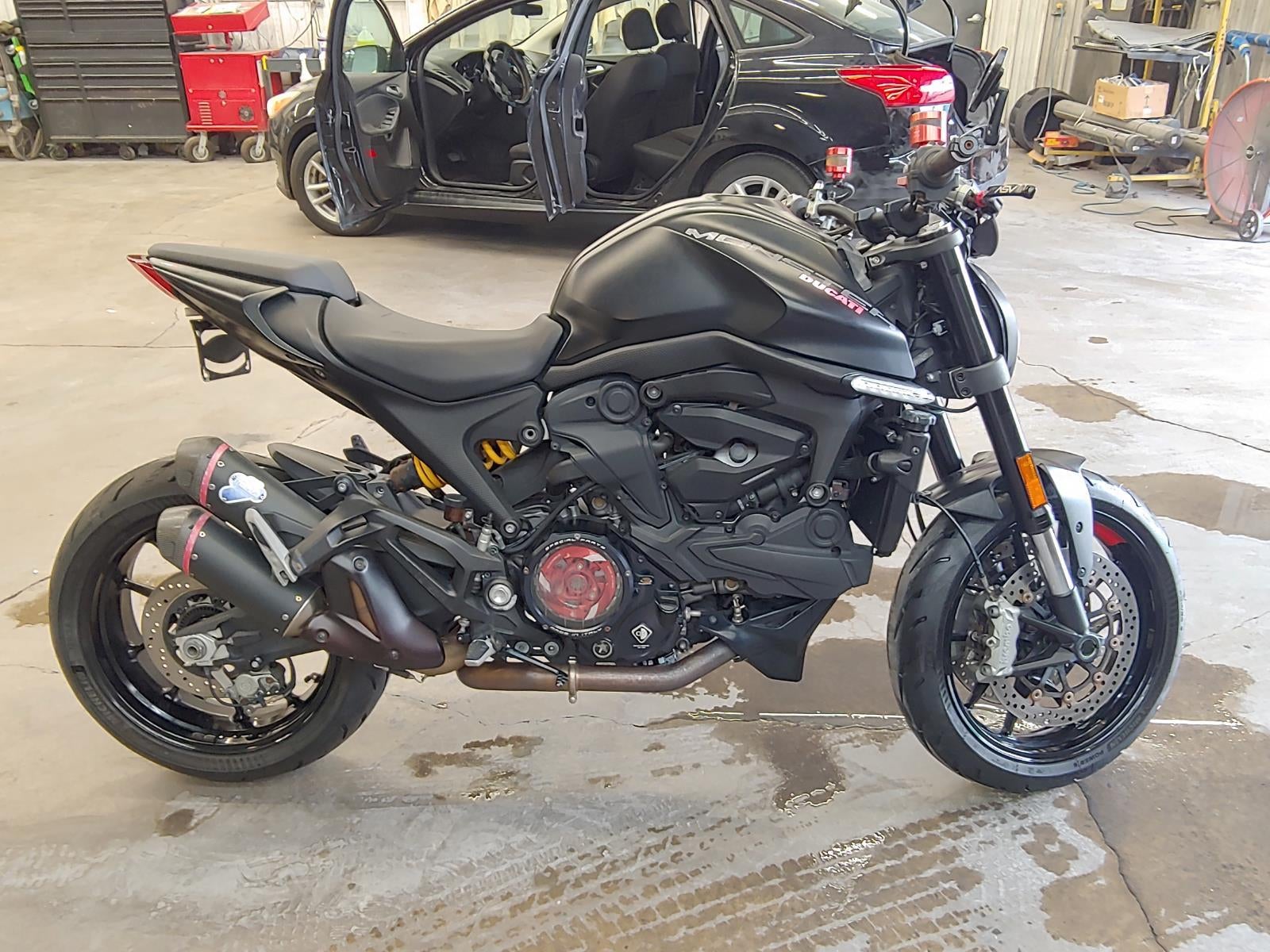 2022 DUCATI MONSTER Base