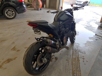 2022 DUCATI MONSTER Base