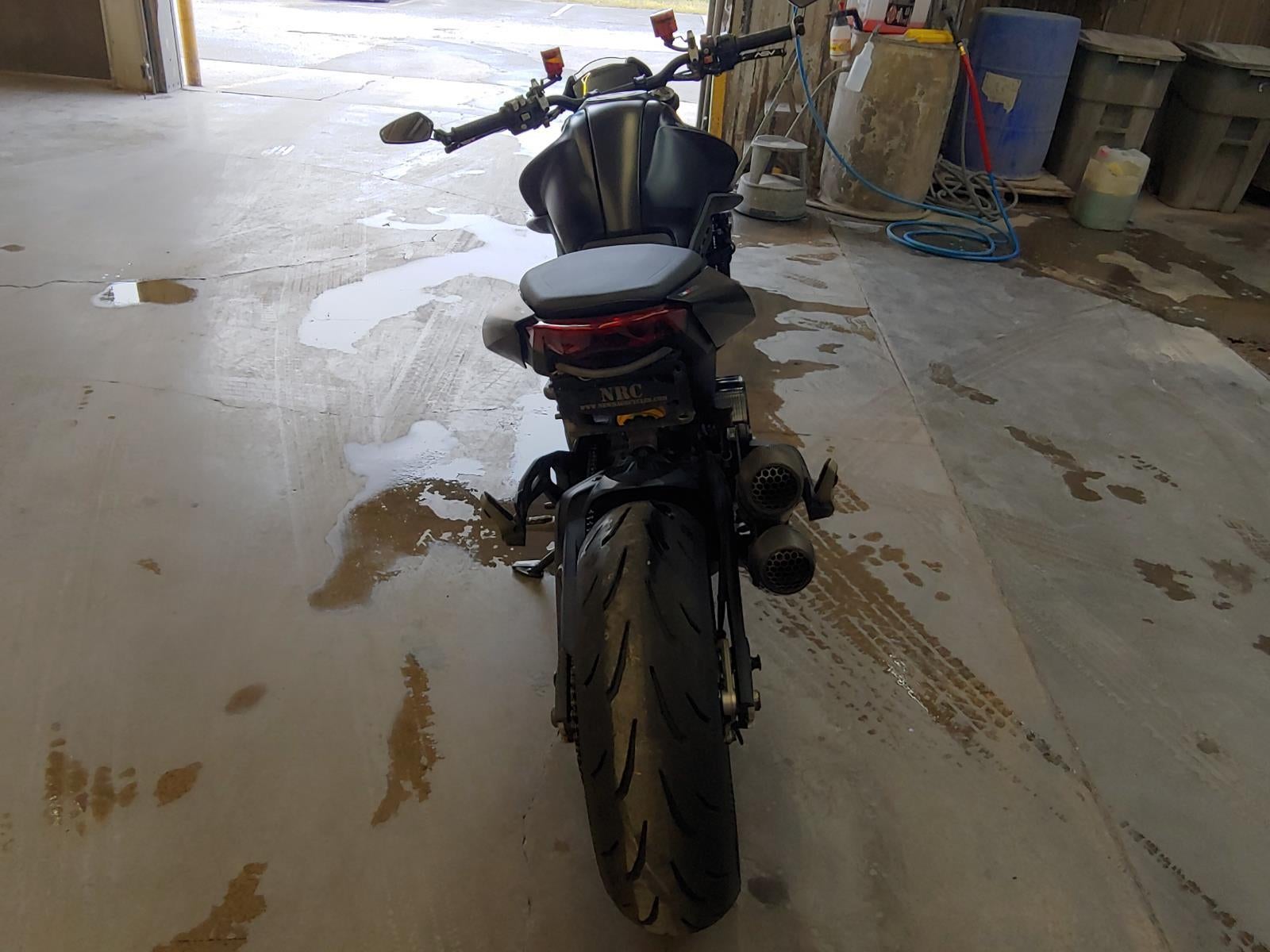 2022 DUCATI MONSTER Base