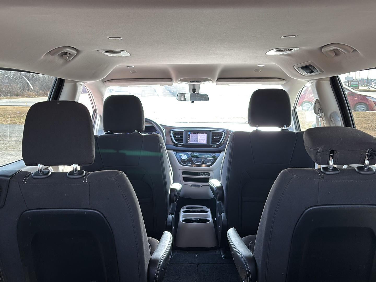 2022 Chrysler Voyager LX