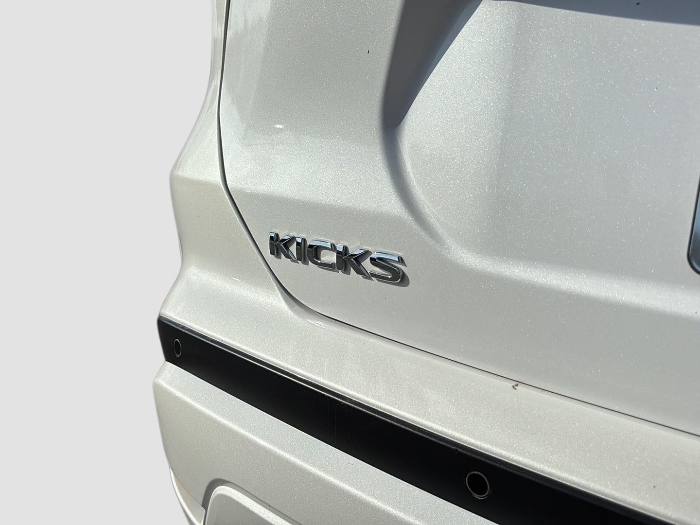 2022 Nissan Kicks SR