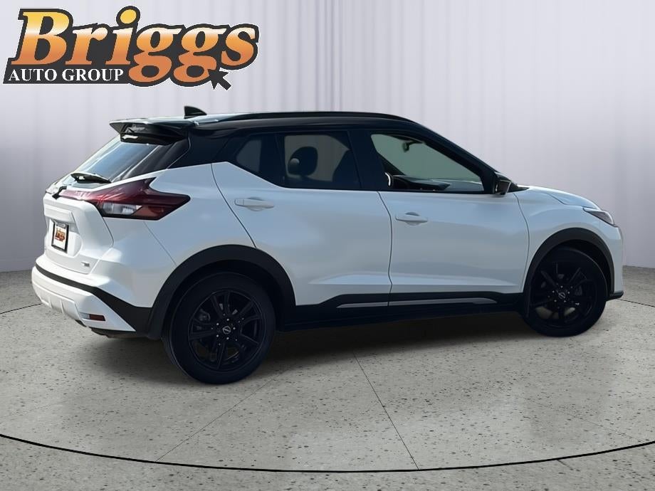 2022 Nissan Kicks SR