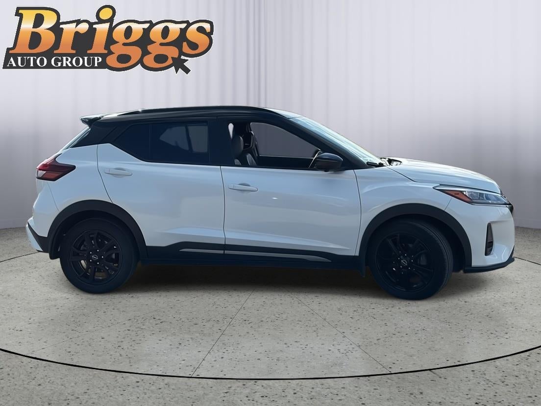 2022 Nissan Kicks SR