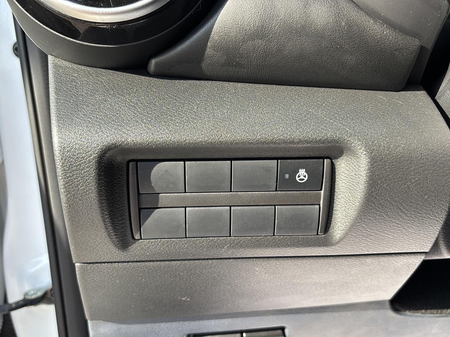 2022 Nissan Kicks SR