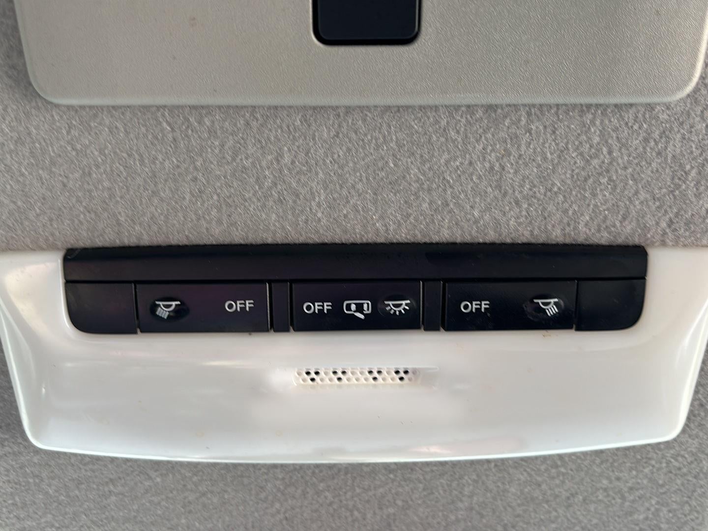 2022 Nissan Kicks SR