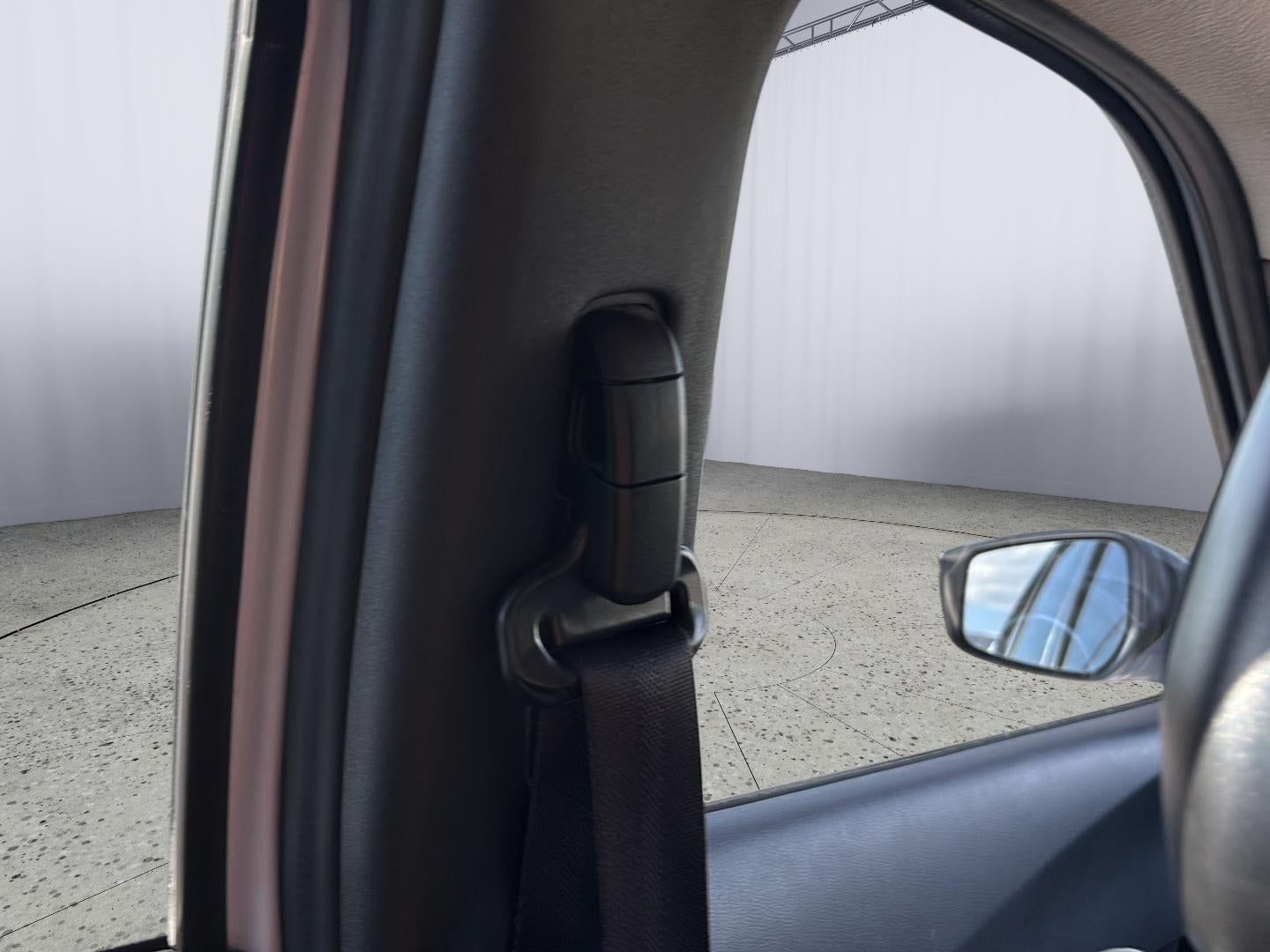 2022 Nissan Kicks SR