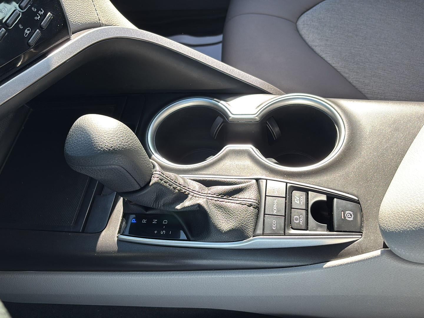 2022 Toyota Camry Hybrid LE