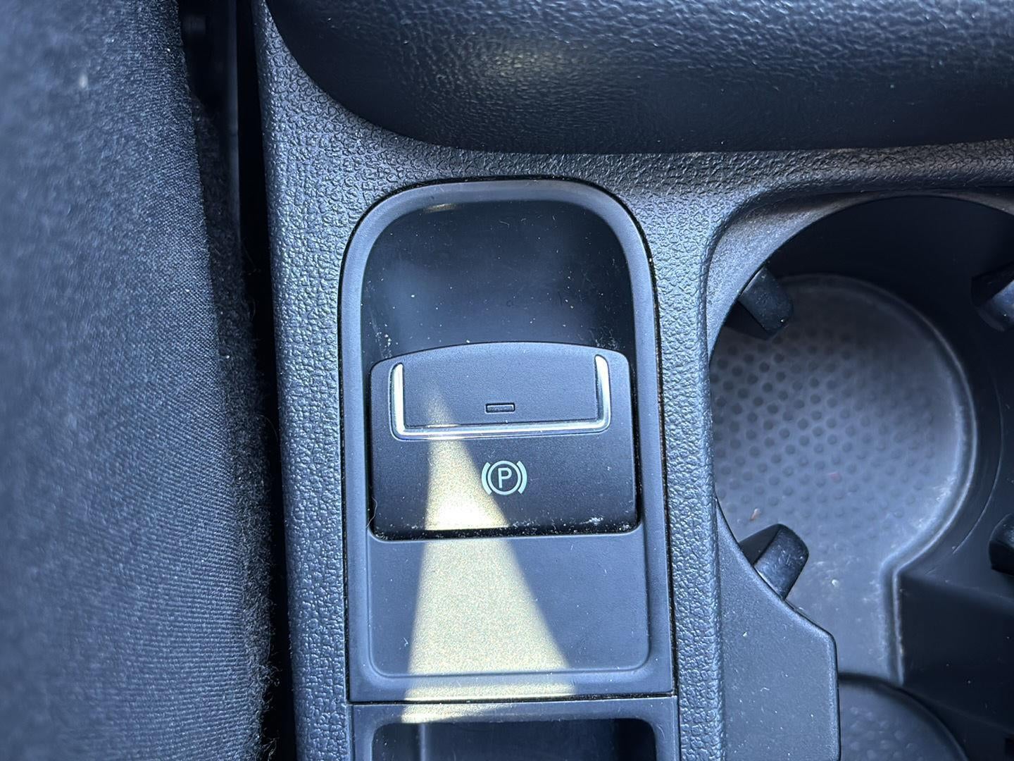 2013 Volkswagen Tiguan S w/Sunroof