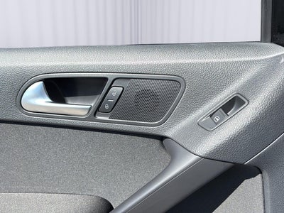 2013 Volkswagen Tiguan S w/Sunroof