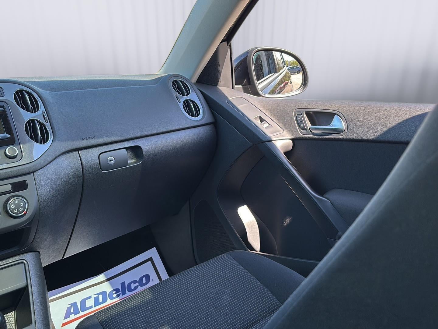 2013 Volkswagen Tiguan S w/Sunroof