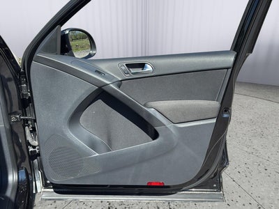 2013 Volkswagen Tiguan S w/Sunroof